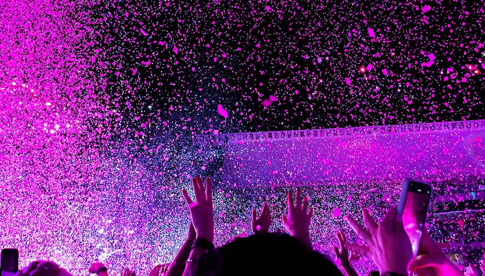 fan's cheering